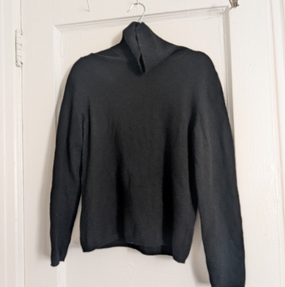 Charter Club 100% cashmere Black Turtleneck sweater, Large EUC, quiet luxury